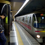 alerta la metroul din tokyo un barbat a ranit mai multe persoane dupa ce le a atacat cu cutitul 681b6ecf912b9