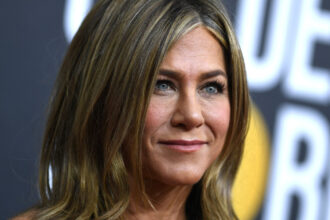 alerta la vila lui jennifer aniston din bel air un barbat a intrat cu masina in poarta resedintei 681fc207501dd