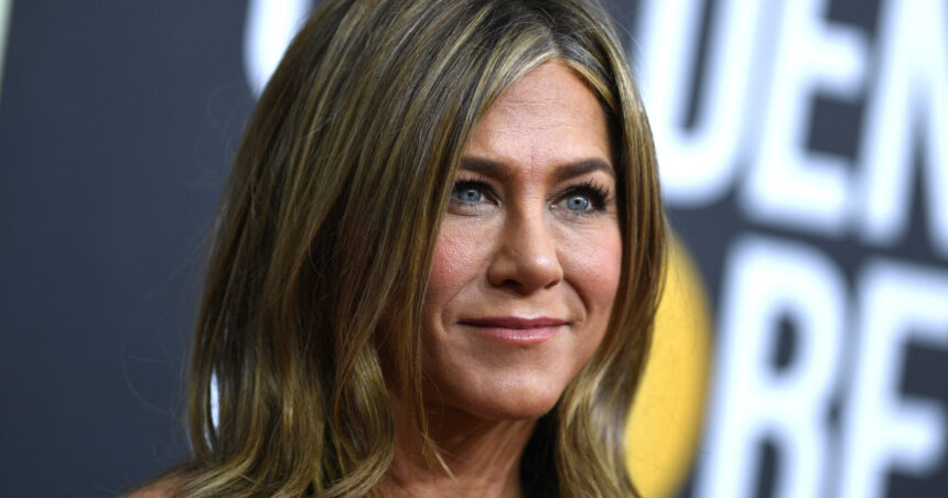 alerta la vila lui jennifer aniston din bel air un barbat a intrat cu masina in poarta resedintei 681fc207501dd