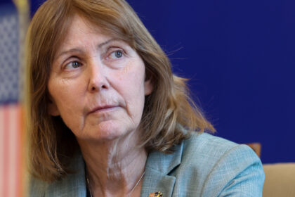 ambasadoarea sua la bucuresti kathleen kavalec se retrage michael dickerson va ocupa functia de charge daffaires ad interim 682c28ae75892