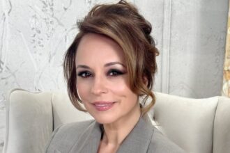 andreea marin a cazut in direct la tv cum a reactionat fosta prezentatoare de la surprize surprize imi tremurau picioarele 6821ec6e5dc98