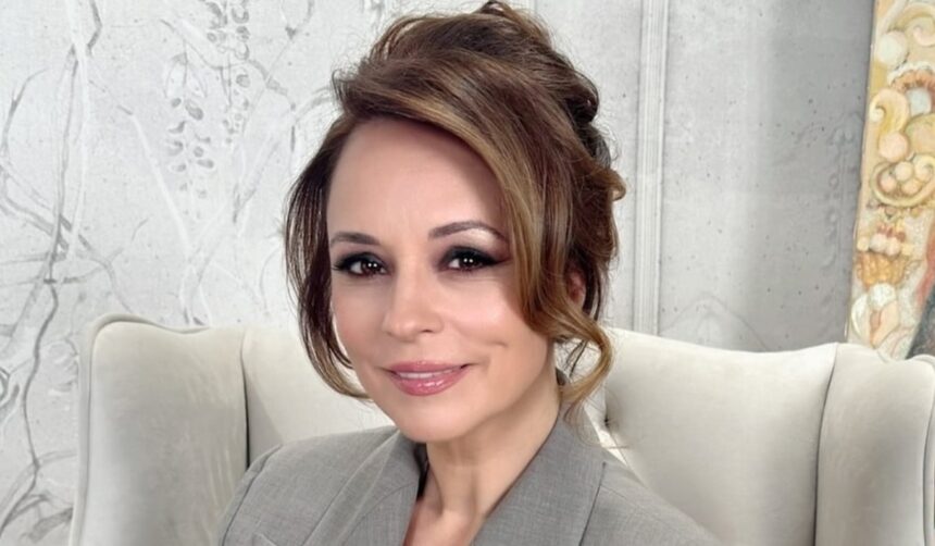andreea marin a cazut in direct la tv cum a reactionat fosta prezentatoare de la surprize surprize imi tremurau picioarele 6821ec6e5dc98