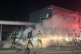 arde un autoturism in zona palazu mare din constanta 6838bd914ef80