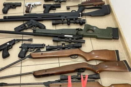 arsenalul descoperit de politisti in urma a 37 de perchezitii in judetul brasov zeci de arme munitie si articole pirotehnice 6835df836b718