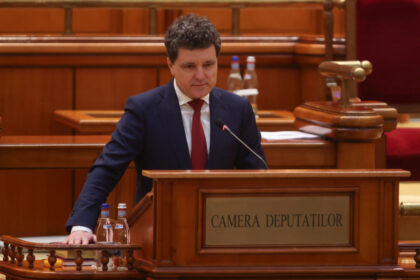 associated press noul presedinte al romaniei a depus juramantul criza politica se atenueaza dar la orizont se anunta provocari 683491819663d