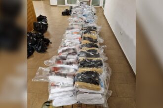 autocare pline cu haine contrafacute oprite de politistii din constanta unde era ascunsa marfa 6819c9c91ba78