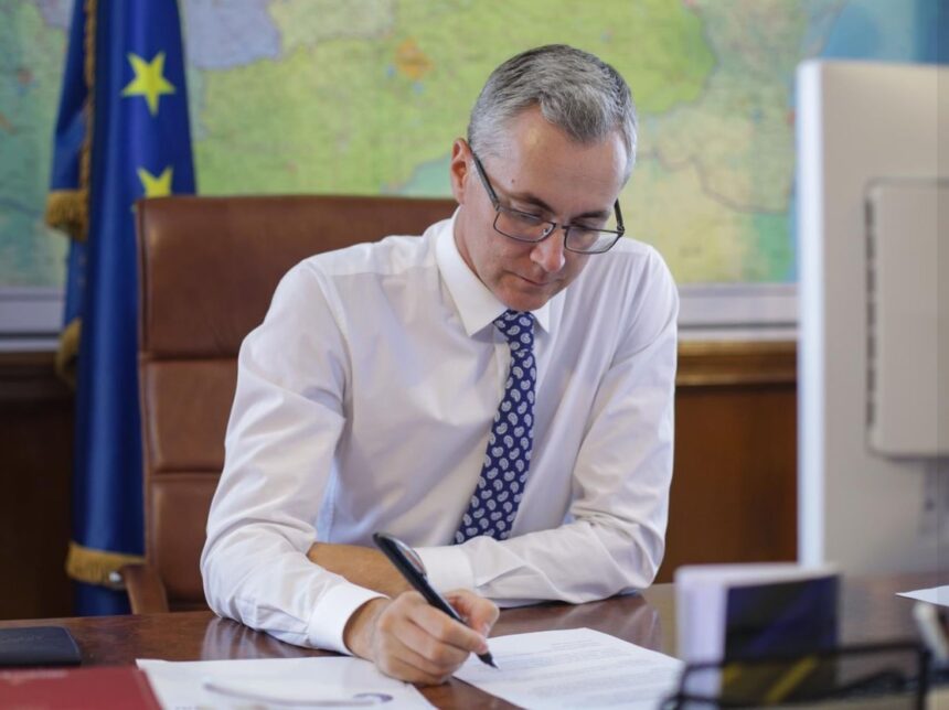 bomba stelian ion usr iar il arde pe predoiu cap de lista in cursa pentru ministerul afacerilor interne 683743fee7971