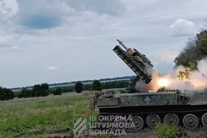 brigada a 3 a de asalt din ucraina prezinta un sistem hibrid de aparare aeriana rachete sovietice puse pe un vehicul american 6819a18284511