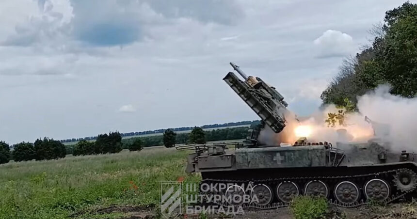 brigada a 3 a de asalt din ucraina prezinta un sistem hibrid de aparare aeriana rachete sovietice puse pe un vehicul american 6819a18284511