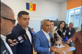 calin georgescu alaturi de simion la vot nu sunt aici pentru a recunoaste o frauda precum aceste alegeri sunt aici pentru a recunoaste puterea democratiei si a votului care ingrozeste si 6817072964791