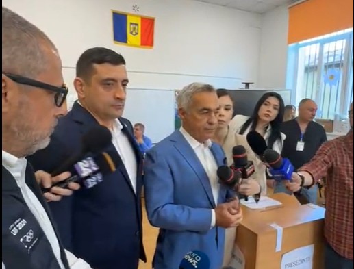 calin georgescu alaturi de simion la vot nu sunt aici pentru a recunoaste o frauda precum aceste alegeri sunt aici pentru a recunoaste puterea democratiei si a votului care ingrozeste si 6817072964791