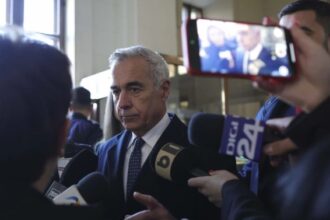 calin georgescu de 8 luni de zile propaganda minte ca vom iesi din europa nu vom iesi vom intra acolo la masa liderilor acestei lumi nu pe holuri si asteptand doar sa facem poze cu ei 6823a1e4939bf