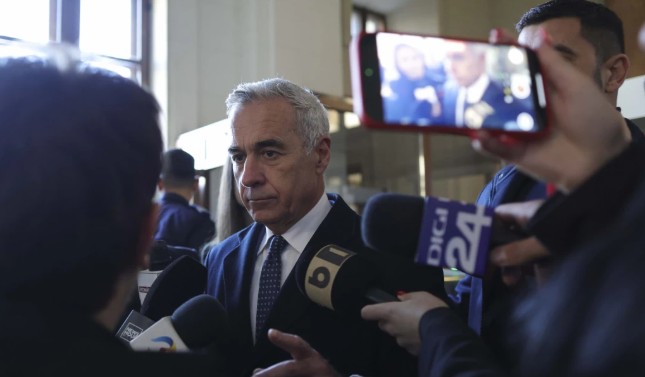 calin georgescu de 8 luni de zile propaganda minte ca vom iesi din europa nu vom iesi vom intra acolo la masa liderilor acestei lumi nu pe holuri si asteptand doar sa facem poze cu ei 6823a1e4939bf