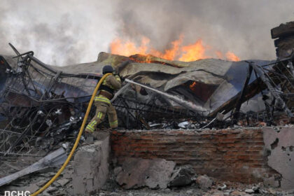 cel putin 3 morti si 11 raniti intr un atac rusesc cu racheta balistica asupra orasului ucrainean sumi 681a7b043d50f