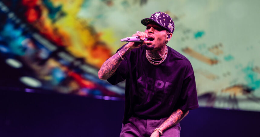 chris brown ramane in detentie pana la mijlocul lunii iunie artistul este inculpat pentru vatamare corporala in marea britanie 682c3da7bf5d3