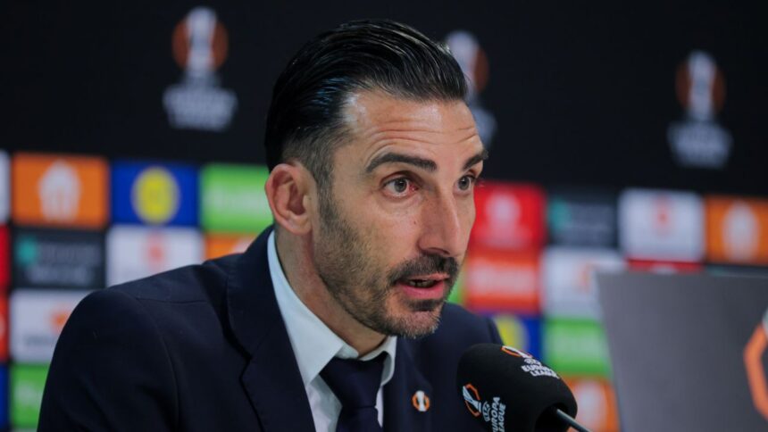 cipriotii au reactionat dupa ce elias charalambous a cucerit al doilea titlu consecutiv cu fcsb cum l au numit pe antrenor 68218cd39c305