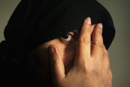 consiliul de securitate din iran suspenda aplicarea legii privind purtarea hijabului de catre femei cine a contestat legea 6833539e08168