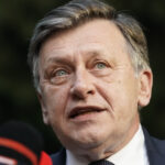 crin antonescu pe facebook daca voturile psd veneau spre mine insemnau stagnare si sistem daca ar merge la dan ar fi bune 681c4ada06b40