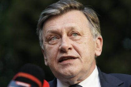 crin antonescu pe facebook daca voturile psd veneau spre mine insemnau stagnare si sistem daca ar merge la dan ar fi bune 681c4ada06b40