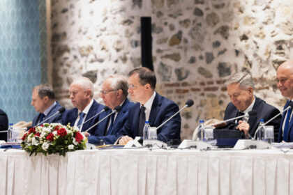 culisele negocierilor de pace rusia a amenintat ca va cuceri inca doua regiuni din ucraina si e pregatita sa lupte pentru totdeauna 68276b0c09708