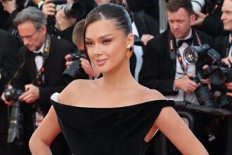 cum a aparut misha miller pe covorul rosu de la festivalul de film de la cannes rochia a atras atentia tuturor am fost impreuna cu naomi campbell 6830391dc045b