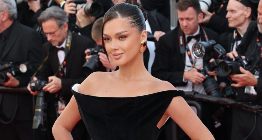 cum a aparut misha miller pe covorul rosu de la festivalul de film de la cannes rochia a atras atentia tuturor am fost impreuna cu naomi campbell 6830391dc045b
