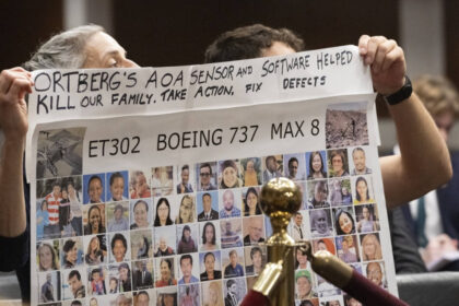 dosarul boeing 737 max familiile victimelor din cele doua dezastre aviatice se opun acordului care scapa compania de urmarirea penala 682ae01cc64a4