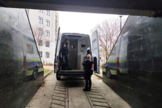 elvis detinut problema nemultumit de condamnare si a distrus celula de la poarta alba pentru ca nu putea asculta muzica la volum maxim sa moara familia mea de nu am spart televizorul 6812e563c817b