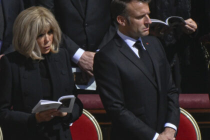 emmanuel macron acuzat ca se amesteca in treburile conclavului pentru alegerea noului papa 6814cb046a364