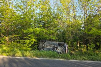 foto accident grav la iesire din costinesti spre tuzla o persoana in stop cardio respirator dupa ce trei autoturisme s au ciocnit 682ab03b97043