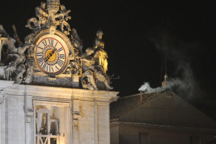foto chimia din spatele semnalului de fum transmis in timpul alegerii papei de ce foloseste vaticanul aceasta metoda 6819912e3b186