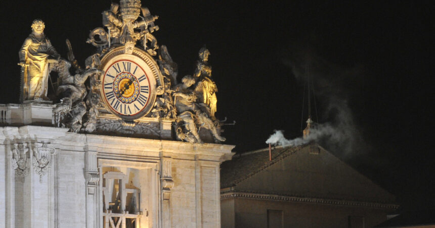 foto chimia din spatele semnalului de fum transmis in timpul alegerii papei de ce foloseste vaticanul aceasta metoda 6819912e3b186
