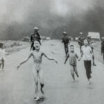 foto controversa napalm girl associated press continua sa atribuie celebra imagine din razboiul din vietnam fotografului sau nick ut 681b002b3fe1b