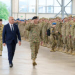 foto ilie bolojan in vizita la misiunea ue in bosnia si hertegovina el a vorbit despre rolul militarilor romani in sprijinirea securitatii 68284d2bd2ad8