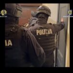 foto politia intra tare in comertul online cu arme si munitie ce arsenal s a gasit dupa 13 perchezitii domiciliare 68288acdee0b9