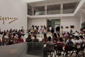 foto scoala altfel la muzeul de arta constanta elevii au descoperit patrimoniul cultural intr un mod creativ 681e02212132c