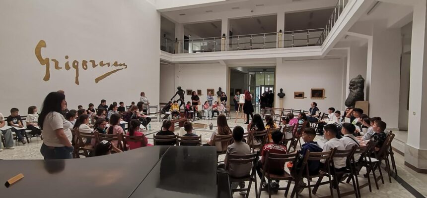 foto scoala altfel la muzeul de arta constanta elevii au descoperit patrimoniul cultural intr un mod creativ 681e02212132c