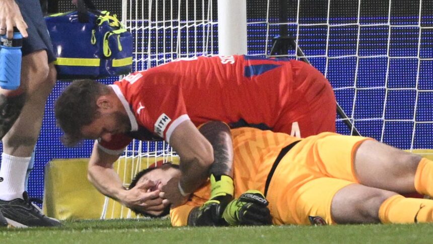 foto si video clipe de groaza in meciul ultimei clasate din bundesliga partida a fost intrerupta timp de zece minute 6815e7d489a09