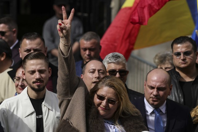 foto sosoaca a scris cu pixul pe buletinul de vot numele lui vlad tepes cel mai tare vadim ceausescu avram iancu tudor vladimirescu 6817374f46f99