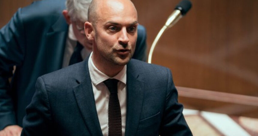 franta anunta ca relatia cu algeria e blocata si va expulza diplomati ca raspuns la o decizie nejustificata si nejustificabila 68248860170e9