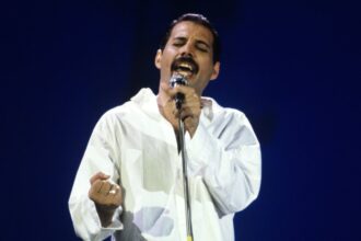 freddie mercury ar fi avut o fiica secreta care acum a ajuns la varsta de 48 de ani m a pretuit ca pe o comoara dezvaluirea facuta intr o noua carte biografica 6831b69a8c570