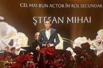 gala premiilor uniter stefan mihai de la teatrul de stat constanta a primit premiul cel mai bun actor in rol secundar pentru rolul feste din spectacolul a douasprezecea n 68350fdd48745