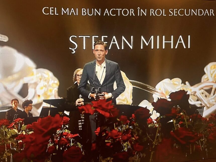 gala premiilor uniter stefan mihai de la teatrul de stat constanta a primit premiul cel mai bun actor in rol secundar pentru rolul feste din spectacolul a douasprezecea n 68350fdd48745