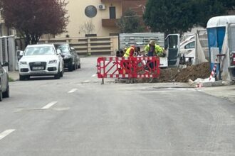 galerie foto constructori neautorizati au distrus asfaltul proaspat turnat pe strada bratislava din constanta 6829d2e2716e2