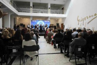 galerie foto gala luminilor un regal cultural de inalta tinuta gratie eroilor de la aceasta editie va fi dotat laboratorul de design si graphic design al facultatii de arte din constanta 683468f884c01