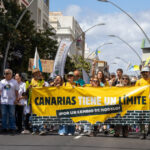 galerie foto mii de spanioli au protestat impotriva turismului excesiv in insulele canare este un colaps total 6829fc62834d3