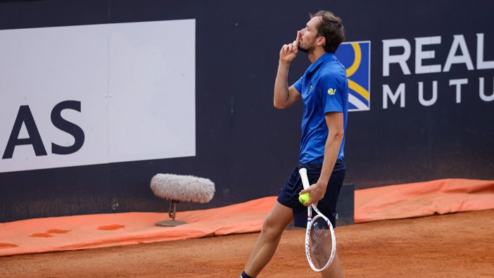galerie foto public ostil in turneele de tenis de la roma prin ce au trecut medvedev si o jucatoare de numai 22 de ani 682741012a623