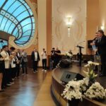 gica hagi si a lansat acasa la constanta cartea autobiografica drumul meu 68319ae71a3aa