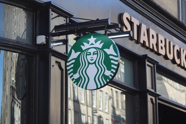 greva la starbucks in sua din cauza noului cod vestimentar 6824c6b35f012