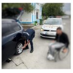 imagini impresionante pe a2 un tanar agent de la politia autostrazi erou pentru un barbat imobilizat intr un scaun cu rotile 683353aa09740